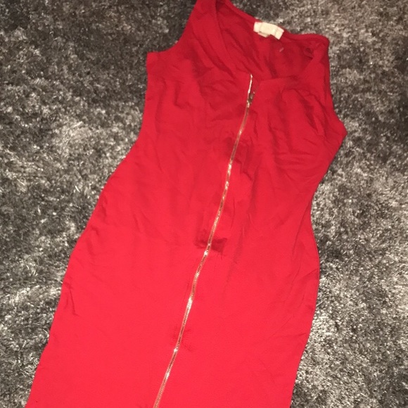 Fitted red dress! - Picture 2 of 2
